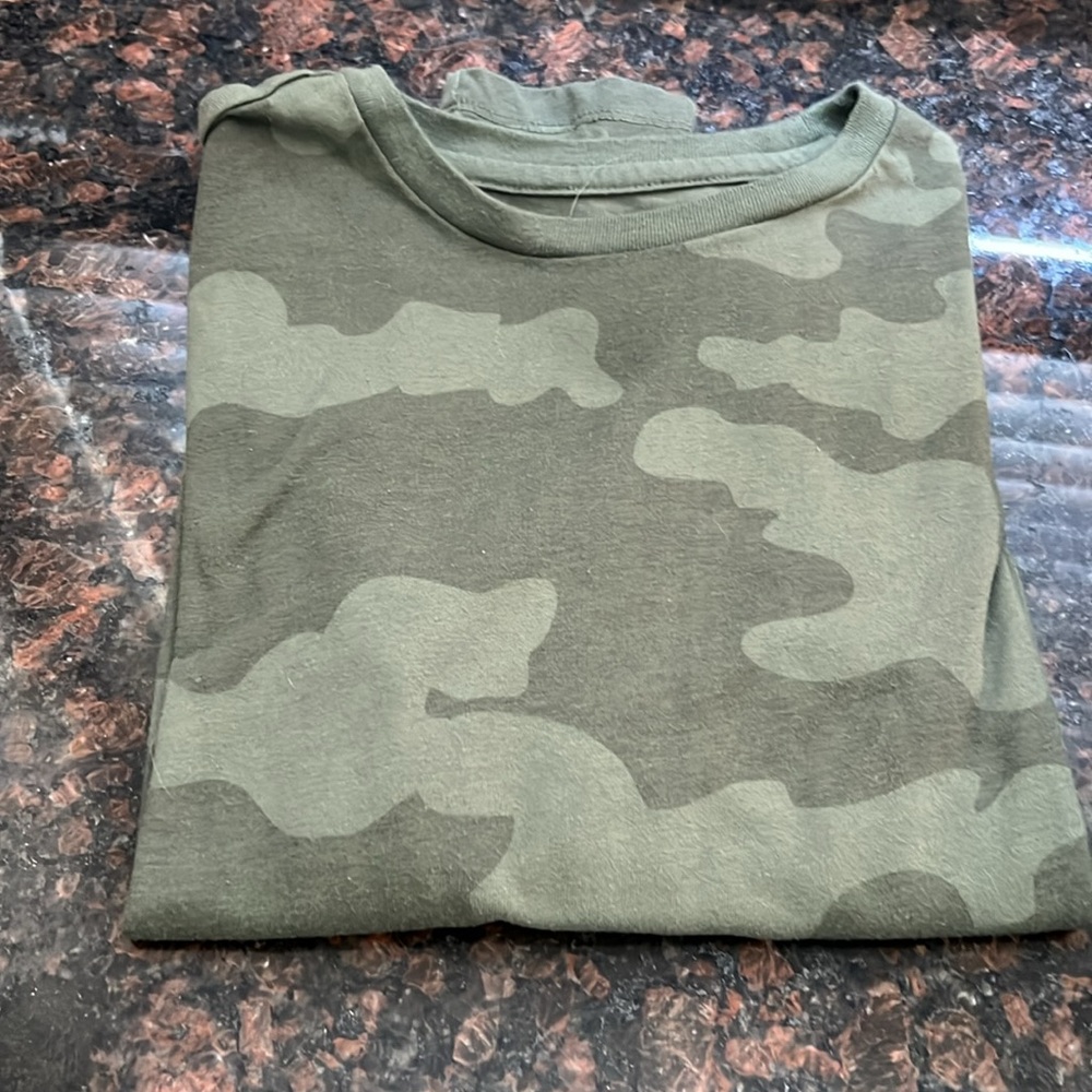 Boys shirt bundle size small 6/8. Gently used. Great price ⭐️ - Picture 9 of 9